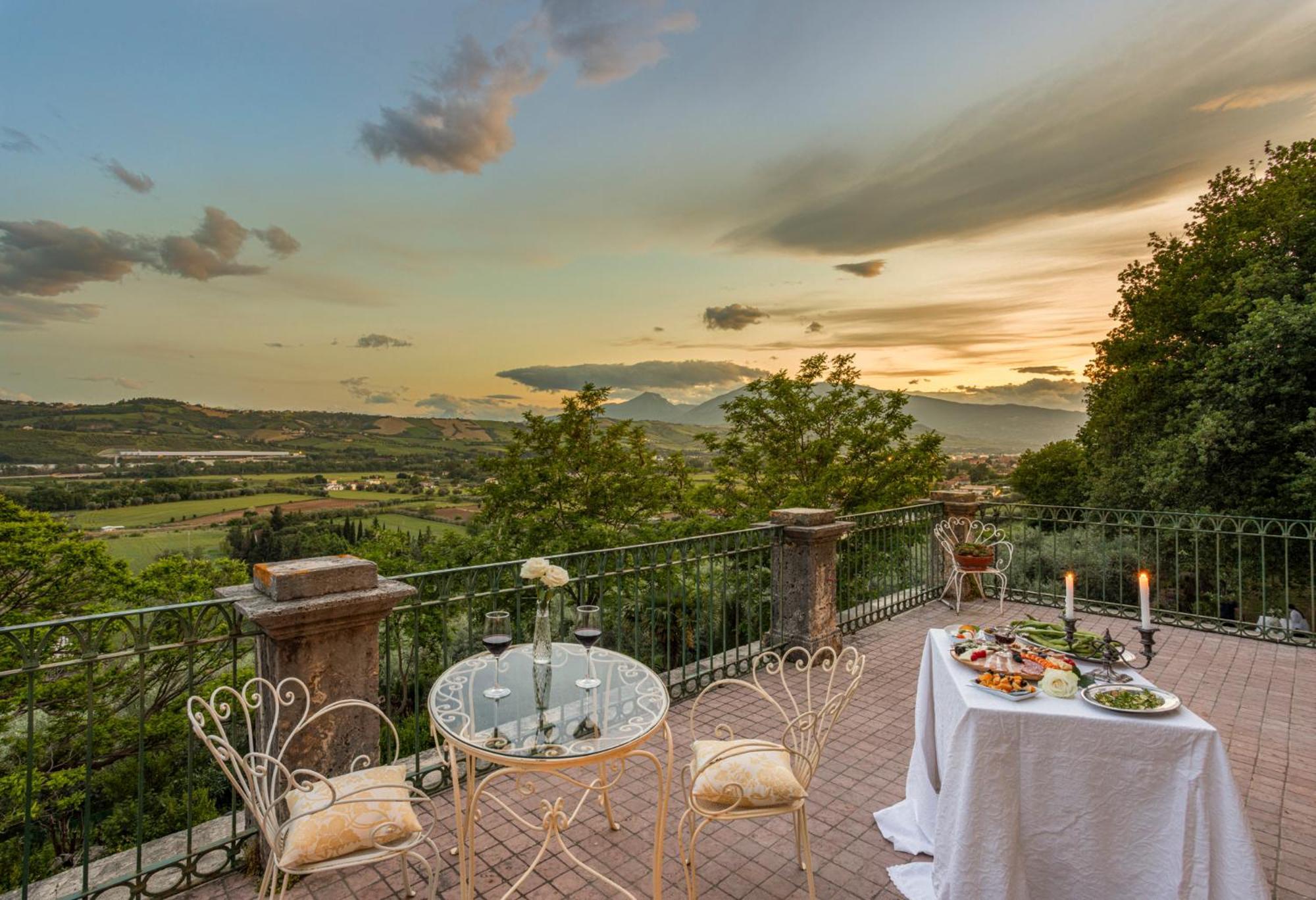 Colli del Tronto B&B In An 1800S Frescoed Villa With Panoramic Solarium And Historic Park - Villa Mastrangelo מראה חיצוני תמונה